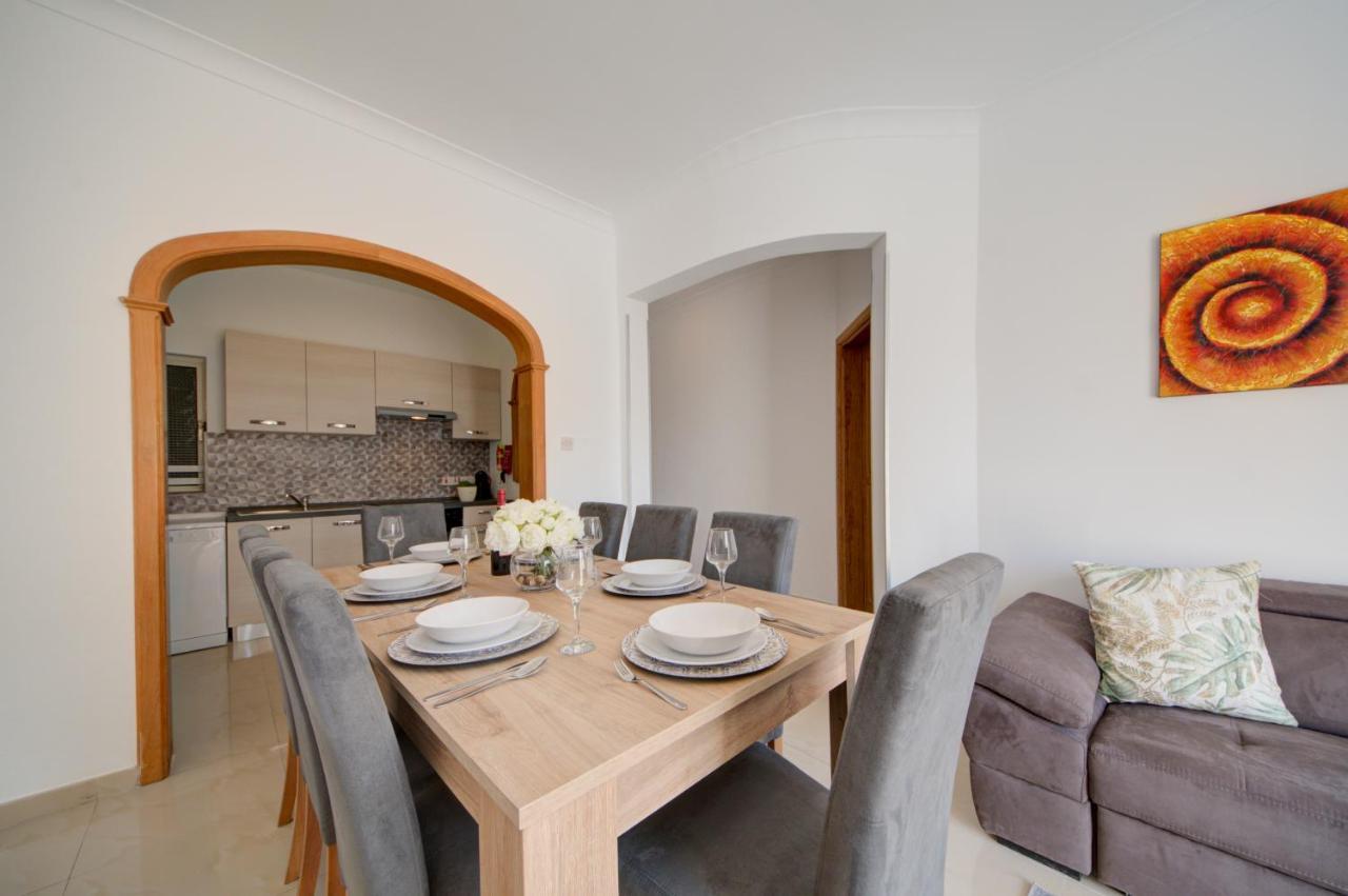 Few minutes off Sliema Promenade 3-bedroom apartment Buitenkant foto
