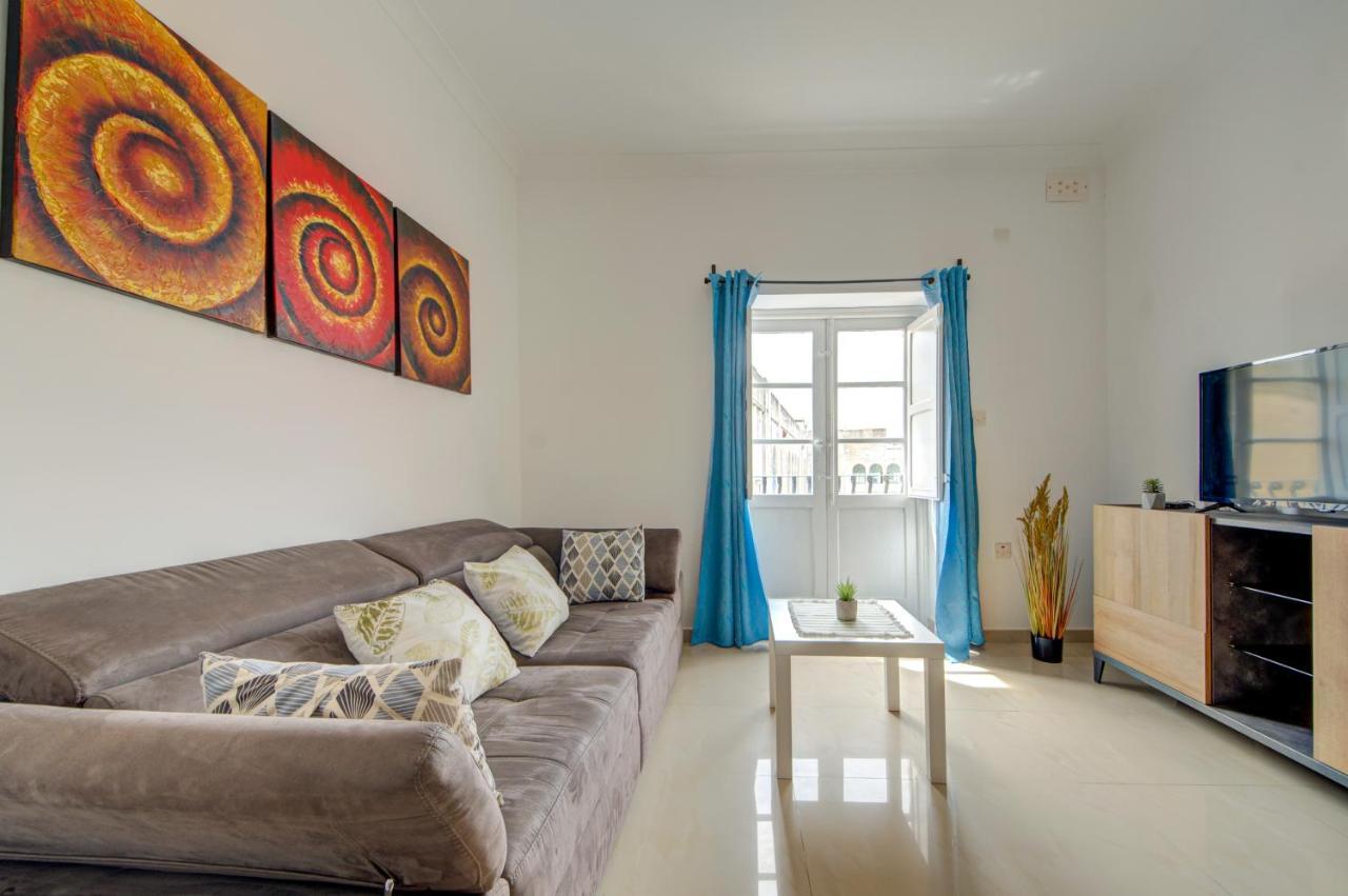 Few minutes off Sliema Promenade 3-bedroom apartment Buitenkant foto