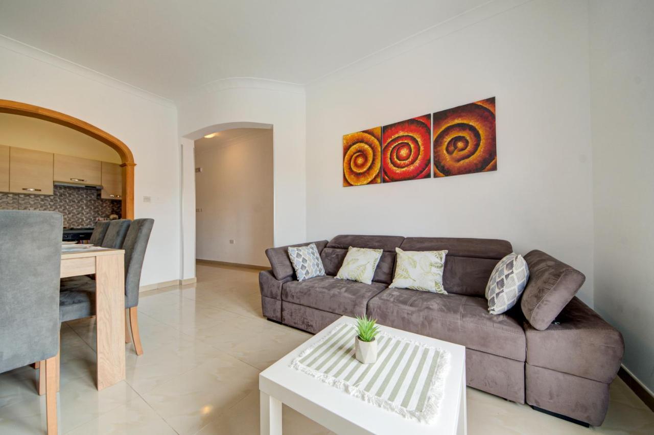 Few minutes off Sliema Promenade 3-bedroom apartment Buitenkant foto