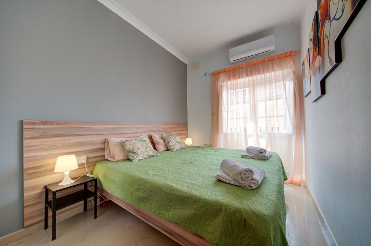 Few minutes off Sliema Promenade 3-bedroom apartment Buitenkant foto