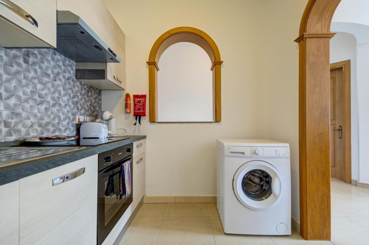 Few minutes off Sliema Promenade 3-bedroom apartment Buitenkant foto