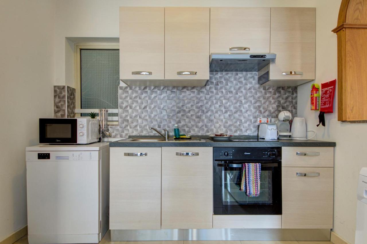 Few minutes off Sliema Promenade 3-bedroom apartment Buitenkant foto