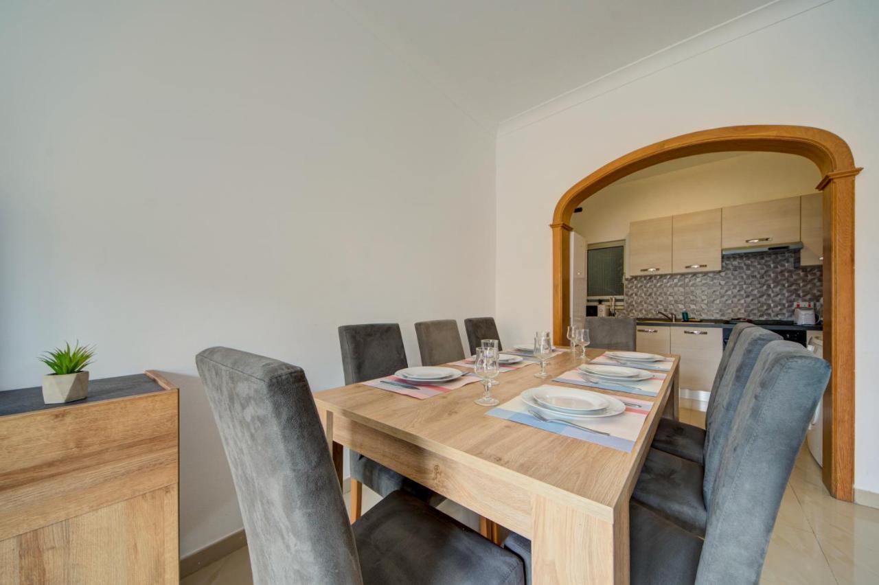 Few minutes off Sliema Promenade 3-bedroom apartment Buitenkant foto