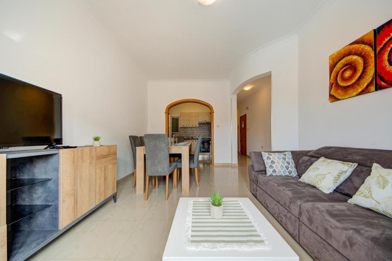 Few minutes off Sliema Promenade 3-bedroom apartment Buitenkant foto