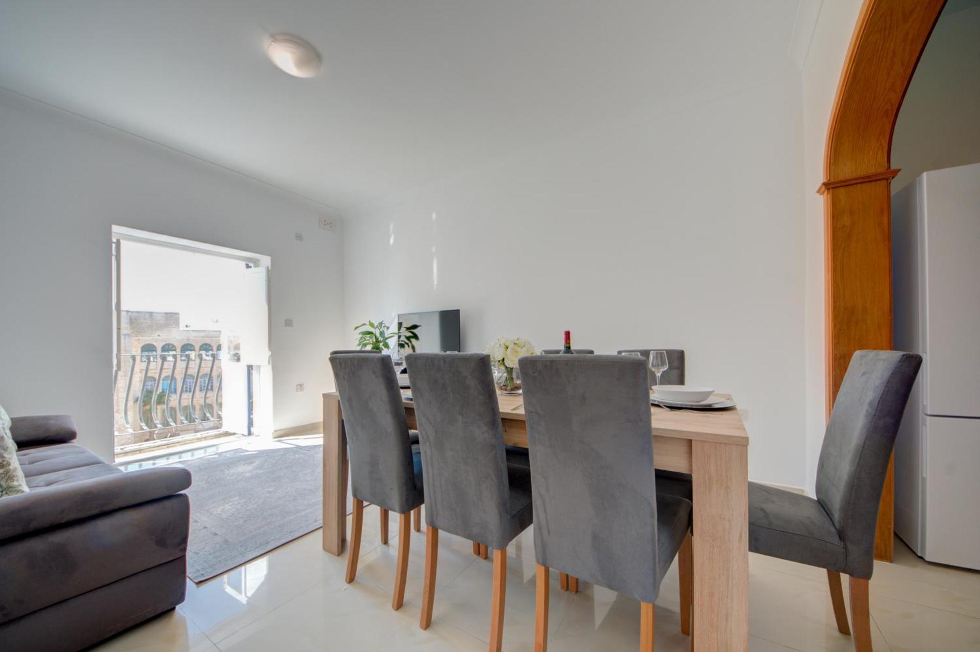 Few minutes off Sliema Promenade 3-bedroom apartment Buitenkant foto