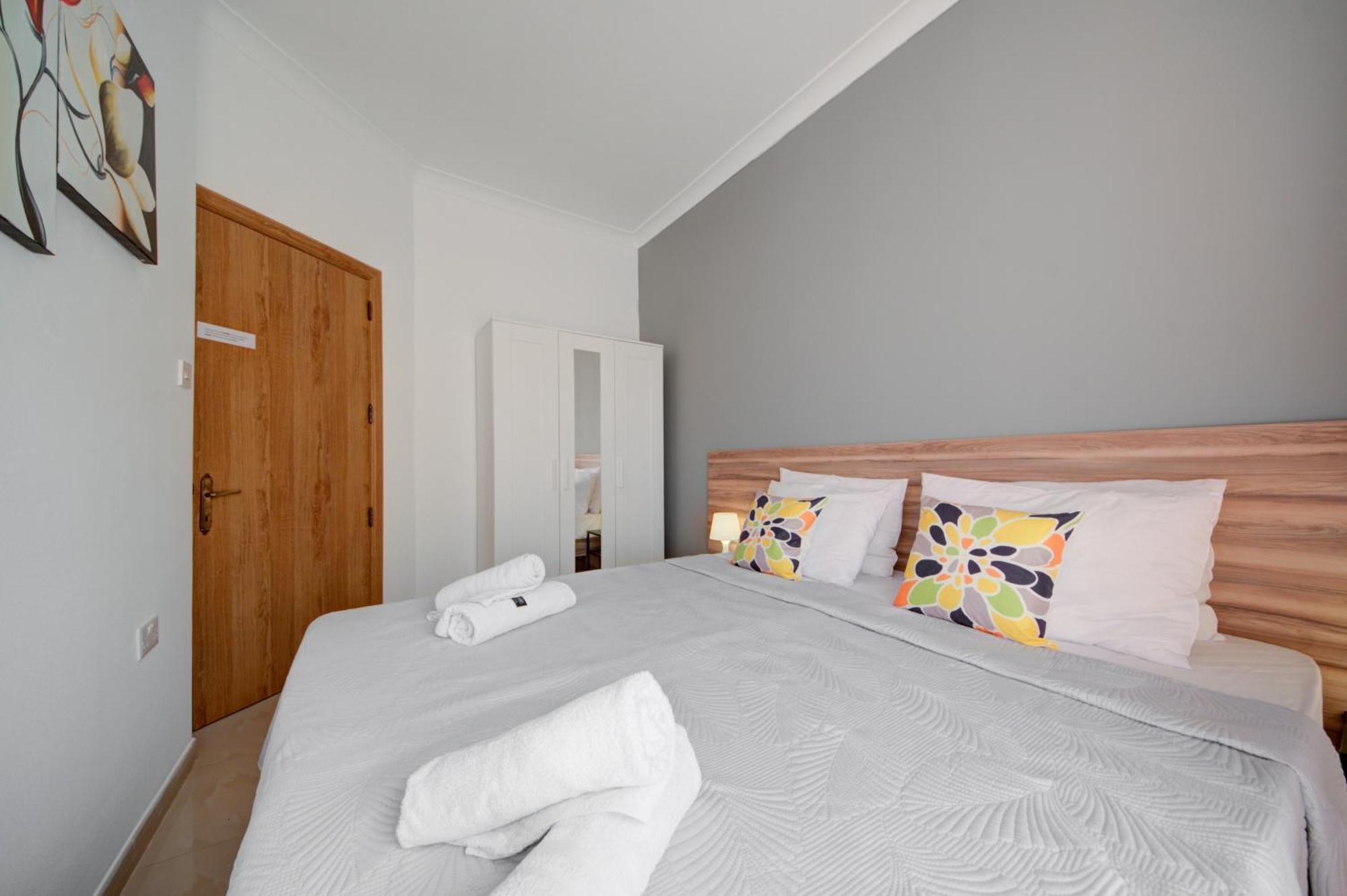 Few minutes off Sliema Promenade 3-bedroom apartment Buitenkant foto